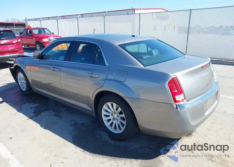 2014 Chrysler 300 z USA, uszkodzony, nr VIN 2C3CCAAGXEH335800